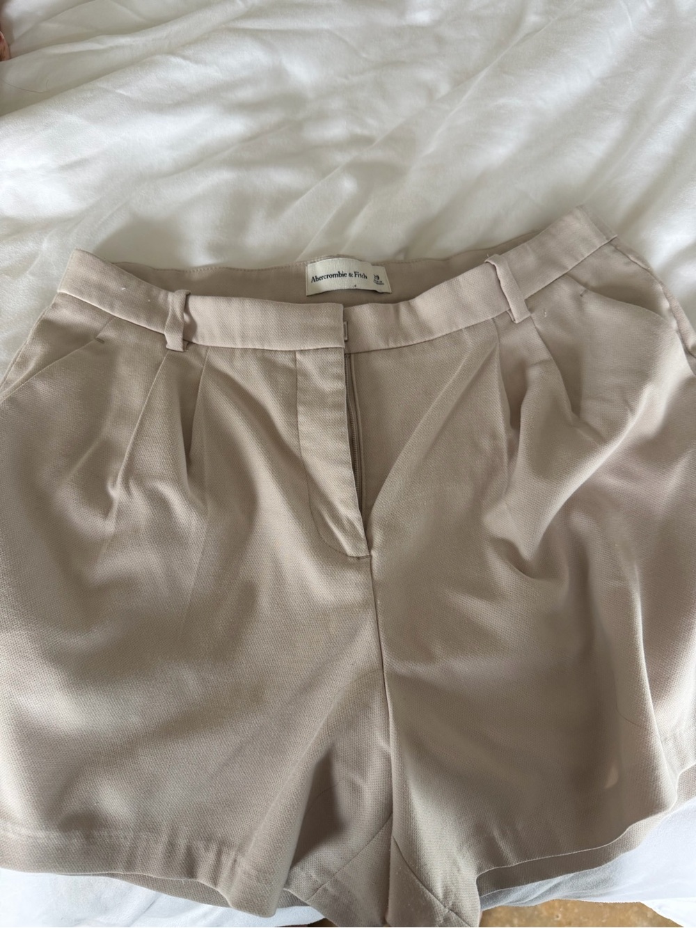 Abercrombie & Fitch Light Beige High-Rise Pleated Women's Shorts